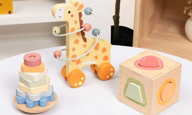 Дерев’яний подарунковий бокс «Жираф» – розвиваючий набір іграшок 3-в-1 Дерев’яний подарунковий бокс «Жираф» - розвиваючий набір іграшок 3-в-1